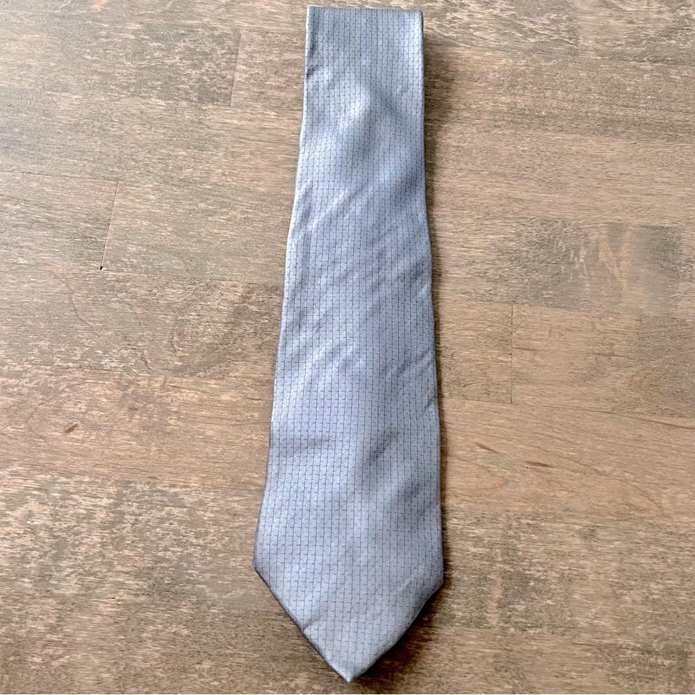 Louis Feraud Men’s Necktie. 100% Silk.